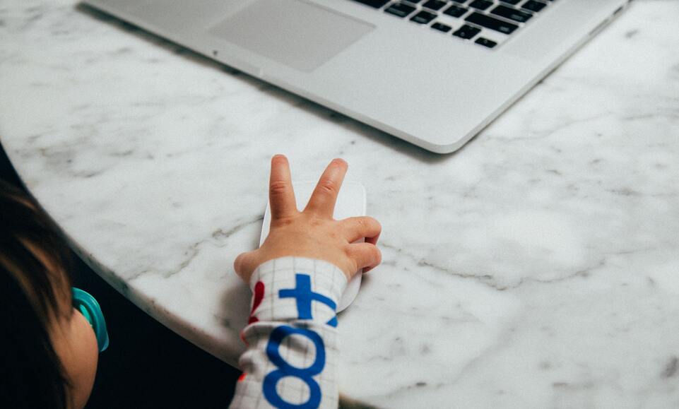 61dd91e27c3a9d391799d17c Charles Deluvio R A83 Mm Tx46 U Unsplash