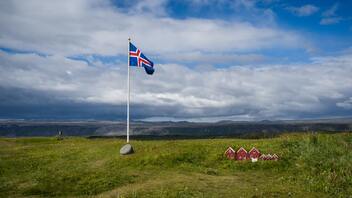 632aeeeafb306add67e10eac Frugal Flyer 7zb Nui Llv Sa Unsplash