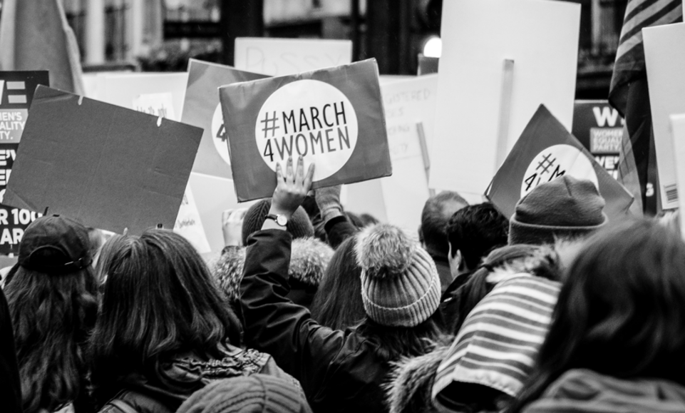 62274f882b4e7e321a31f84a 8.Mart Web Photo